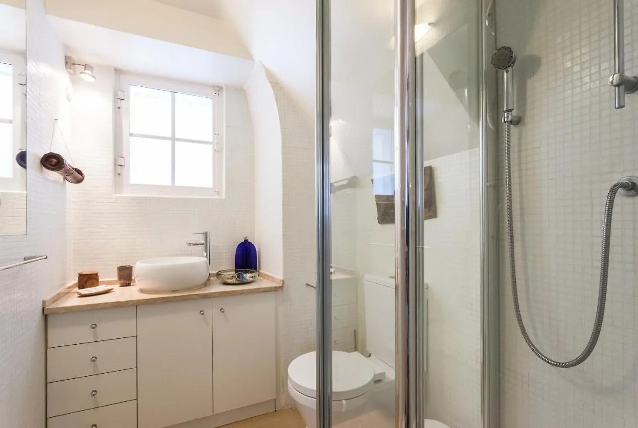 Apartment Flh Janelas Verdes Charming Flat Lisbon