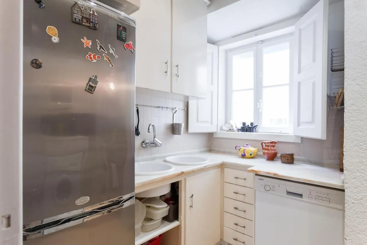 ליסבון Flh Janelas Verdes Charming Flat דירה